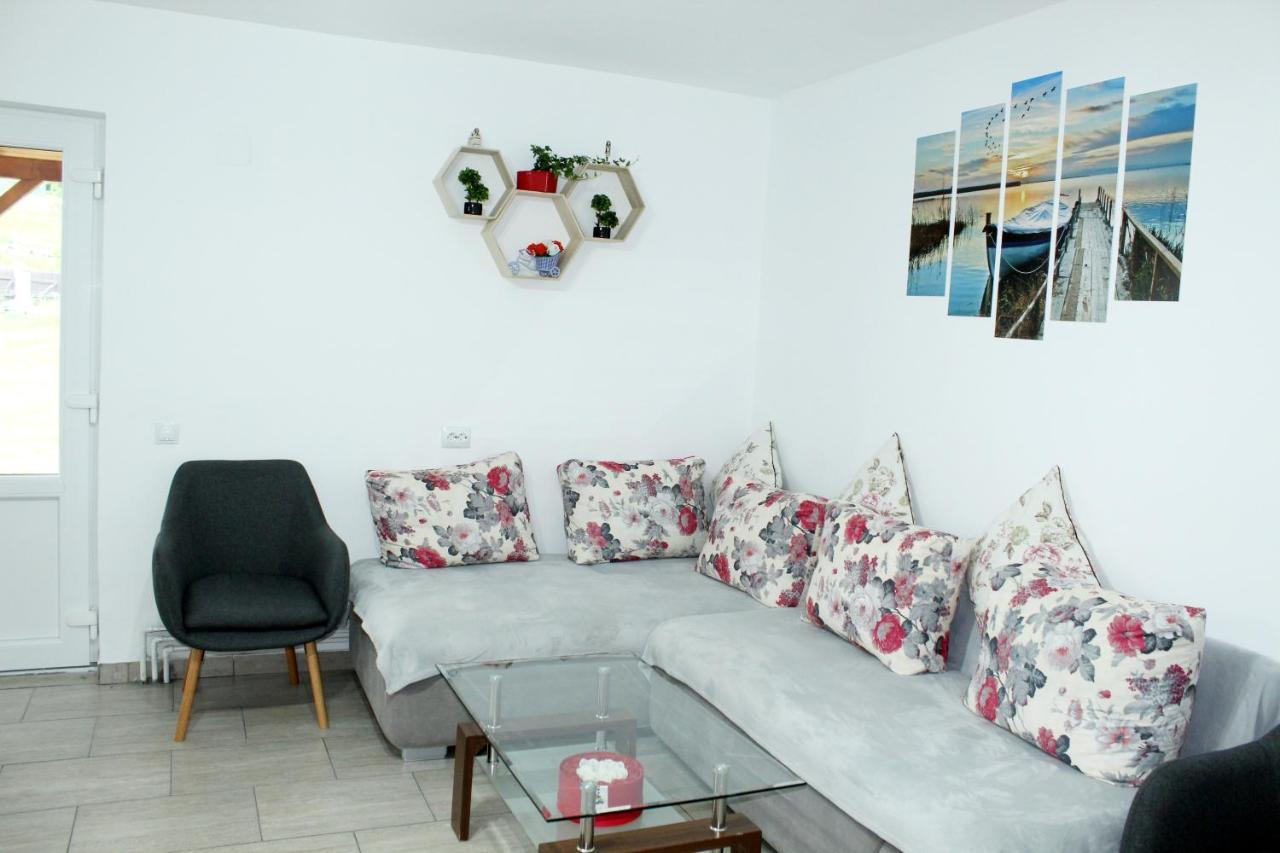 Milea'S Guesthouse Bran  Bagian luar foto