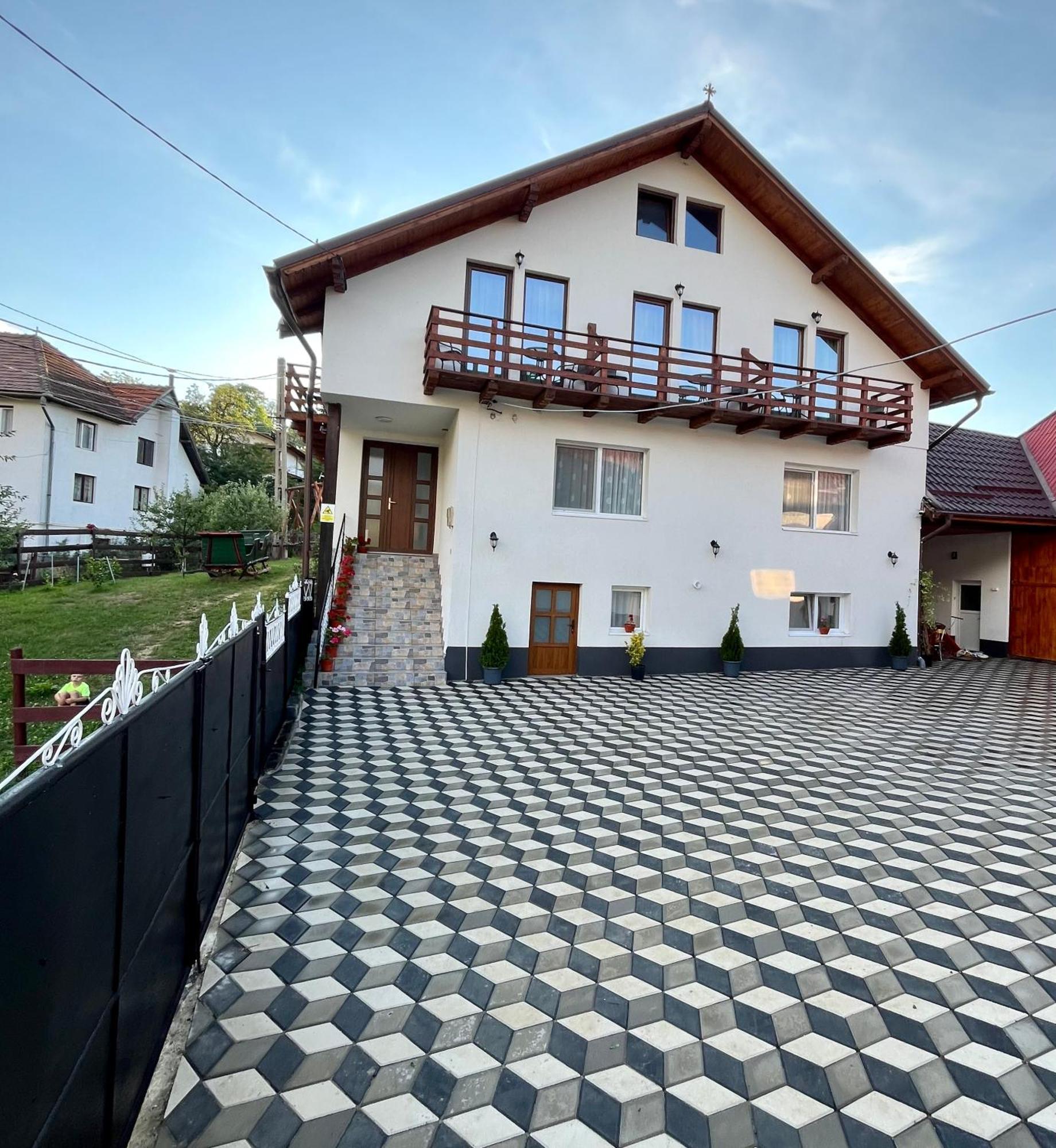 Milea'S Guesthouse Bran  Bagian luar foto